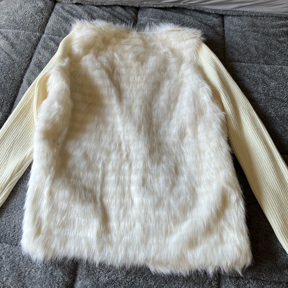 Kenzie faux fur sweater jacket, excellent condition, pretty soft white ‘fur’ - Picture 4 of 6